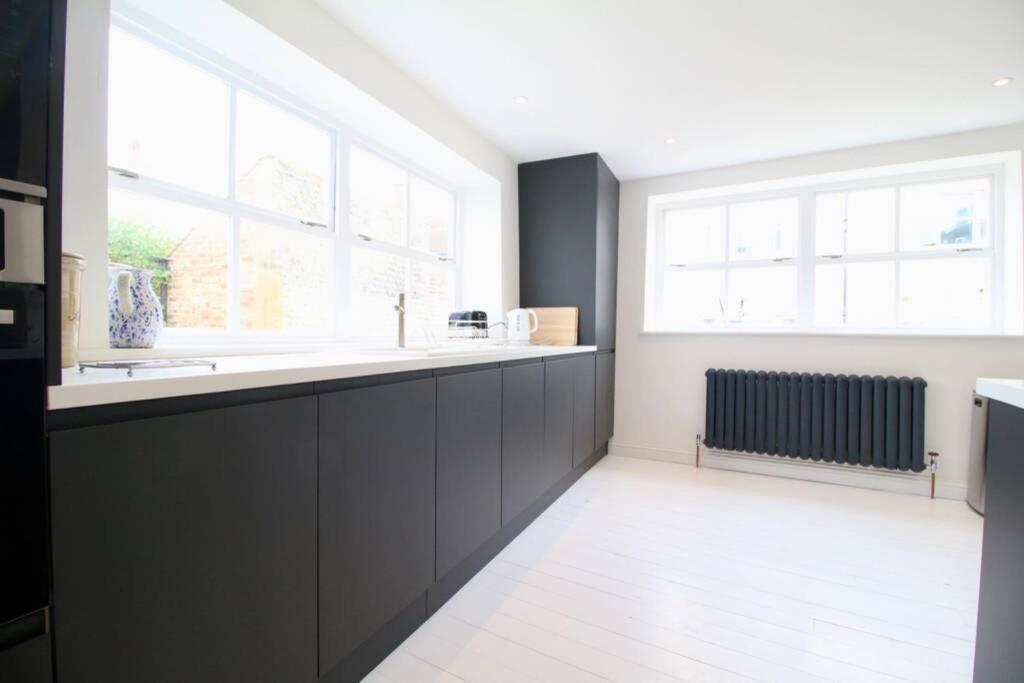 Villa Betern Place By Air Premier à Seaford Extérieur photo