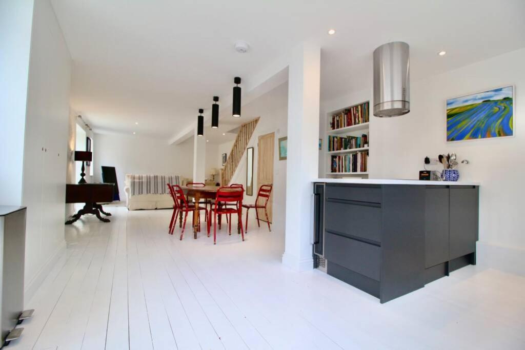 Villa Betern Place By Air Premier à Seaford Extérieur photo